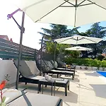 Sunny Sky - Pool & Parking - Apartman *
