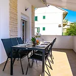 Apartment Sunny Sky - Pool & Parking - *