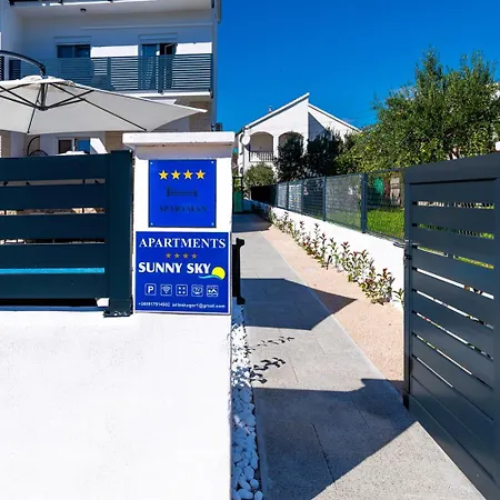 Sunny Sky - Pool & Parking - Apartment *