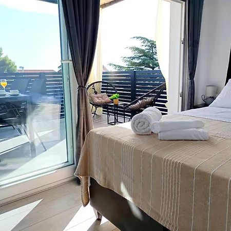 Apartment Sunny Sky - Pool & Parking -