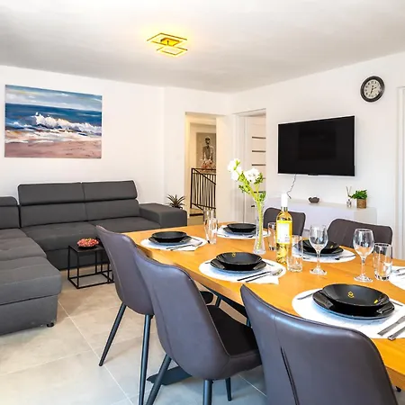 Apartment Sunny Sky - Pool & Parking - Vodice