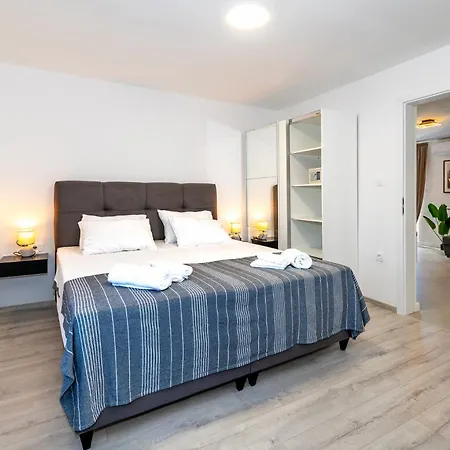 Sunny Sky - Pool & Parking - Apartment Vodice