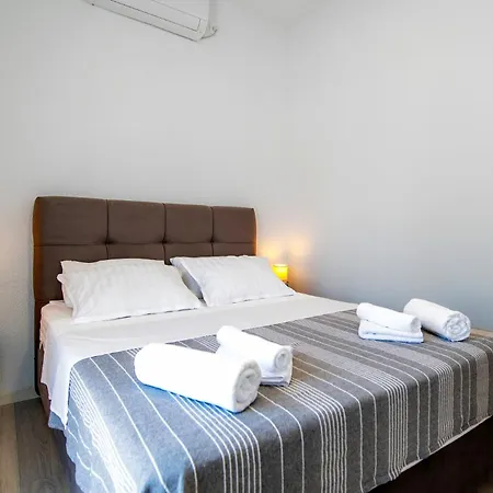 Sunny Sky - Pool & Parking - Apartment *