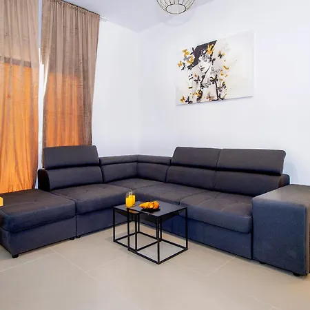 Apartment Sunny Sky - Pool & Parking -