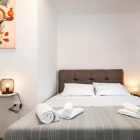 Sunny Sky - Pool & Parking - Apartment *