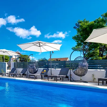 Sunny Sky - Pool & Parking - Appartement *