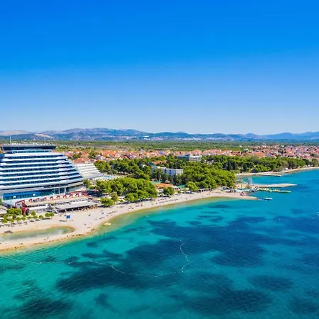 Sunny Sky - Pool & Parking - Appartement *