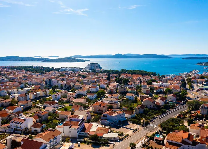 Sunny Sky - Pool & Parking - Appartement