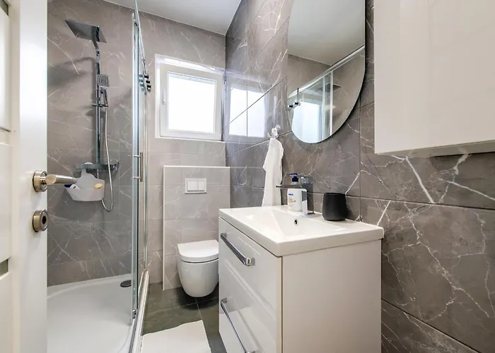 Sunny Sky - Pool & Parking -