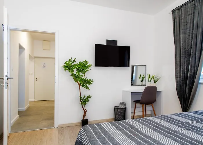 Sunny Sky - Pool & Parking - Appartement