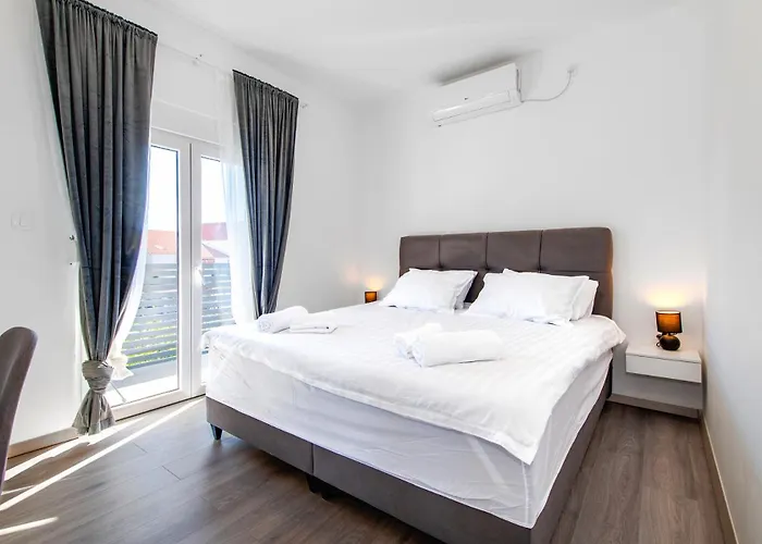 Sunny Sky - Pool & Parking -