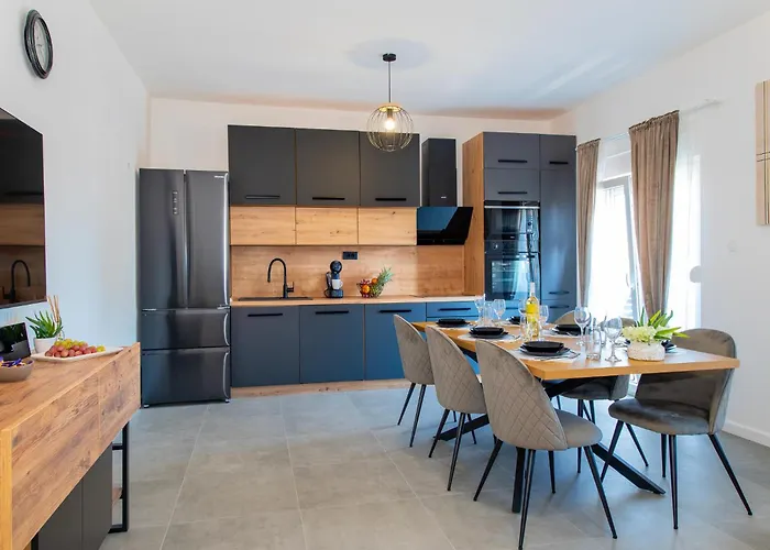 Sunny Sky - Pool & Parking -