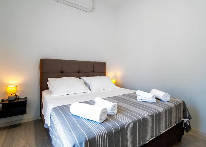 Sunny Sky - Pool & Parking - Appartement *