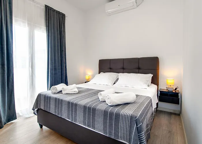 Sunny Sky - Pool & Parking -