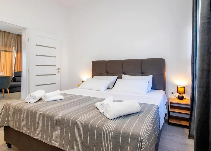 Appartement Sunny Sky - Pool & Parking -