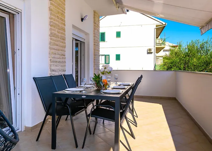 Appartement Sunny Sky - Pool & Parking - *