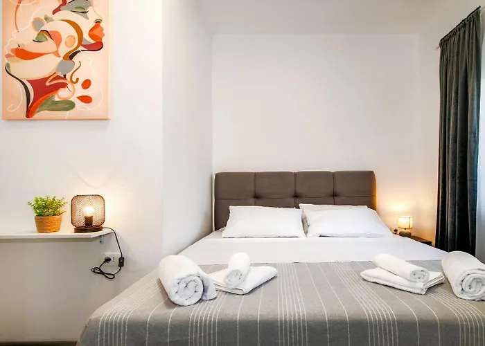 Sunny Sky - Pool & Parking - Appartement *