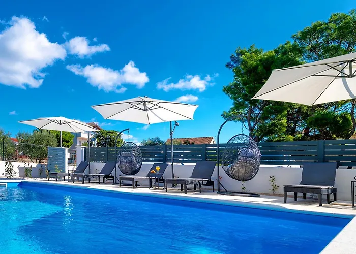 Sunny Sky - Pool & Parking - Апартаменты *